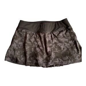 #064, CRZY Yoga feathery-fit mid-rise tennis skirt, size M (8-10)